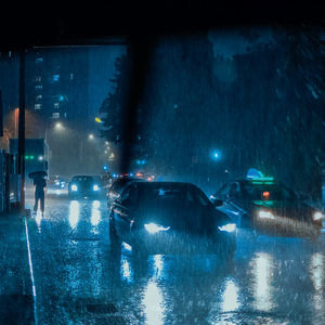 公和我在厨房添我奶头
